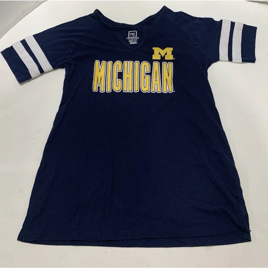 Womens University Of Michigan V Neck Size Small